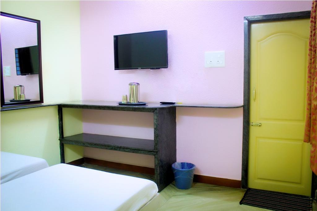 Pms Guest House Pondicherry Exteriör bild